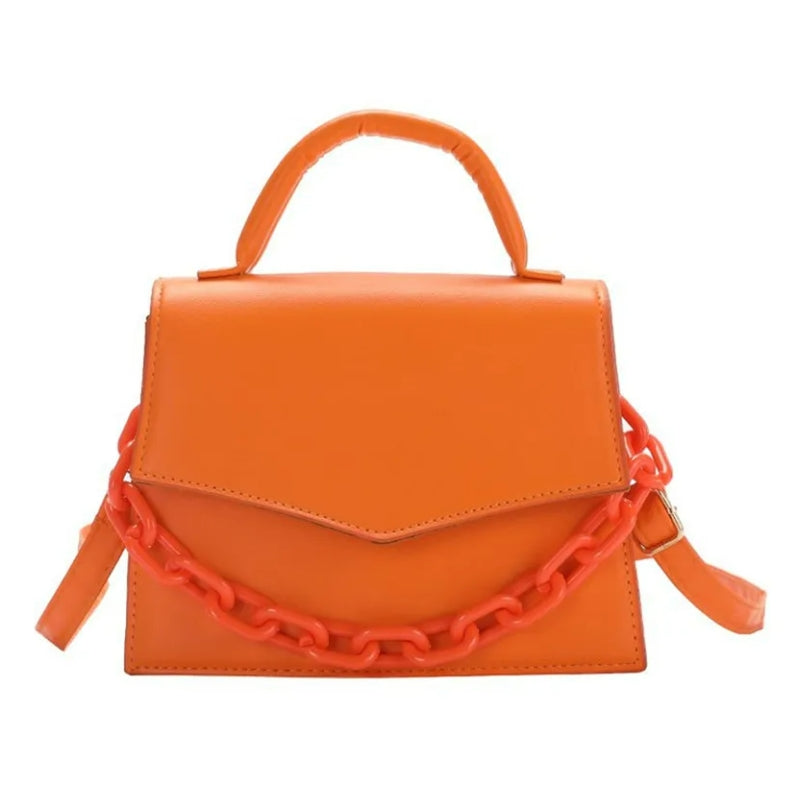 Sac mode à main agrémenté d'une chaîne