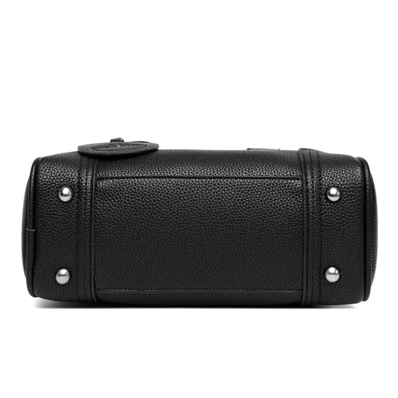 Sac modèle bowling porté à la main