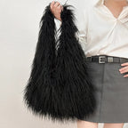 Sac moelleux à main en fausse fourrure