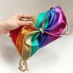 Sac multicolore orné d’un nœud papillon