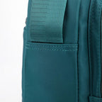 Sac multipoches pour femme porté à l’épaule