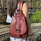 Sac multipoches rouge en simili pour femme à main et dos