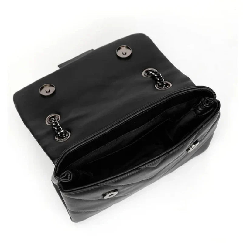 Sac noir à chaîne au style matelassé