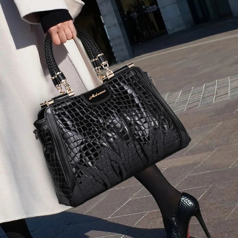 Sac noir à main au style chic