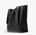 Sac noir façon cabas porté main