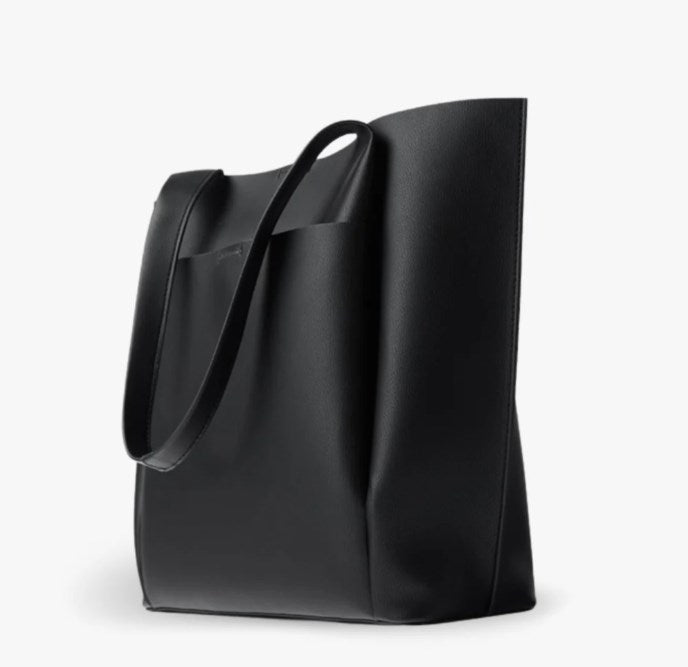 Sac noir façon cabas porté main