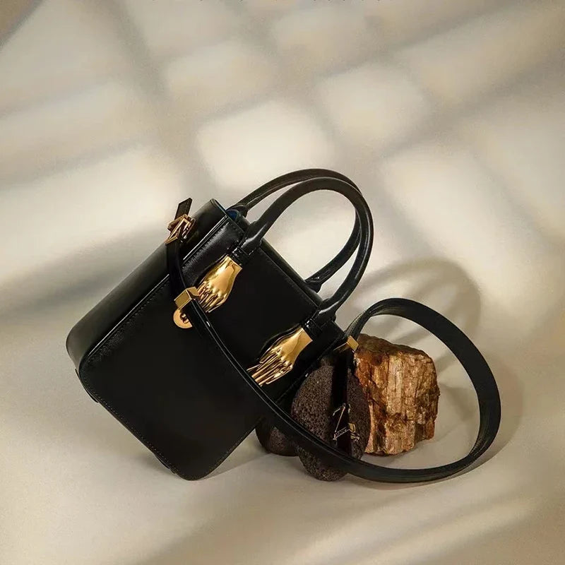 Sac noir façon panier, original et élégant