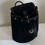 Sac noir pratique et tendance à dos