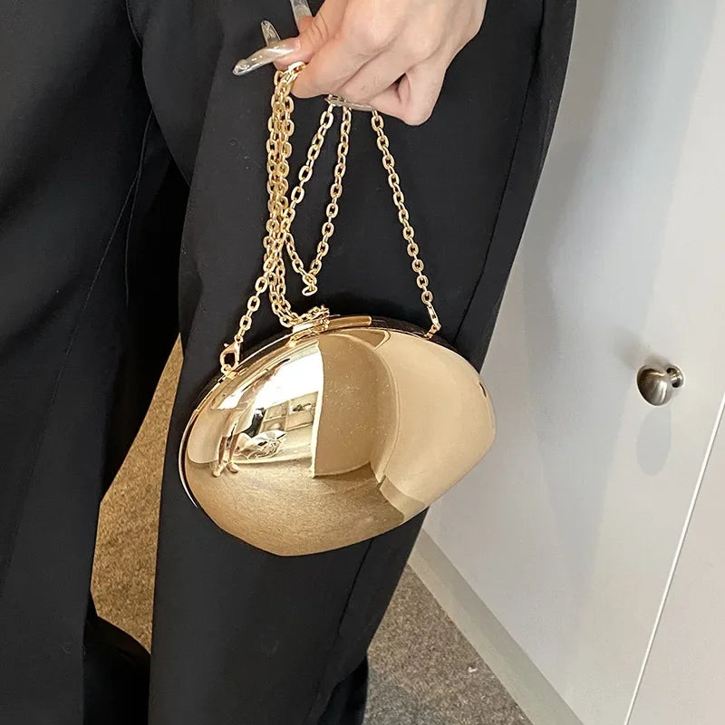 Sac original et brillant en forme de coquillage pour soirée