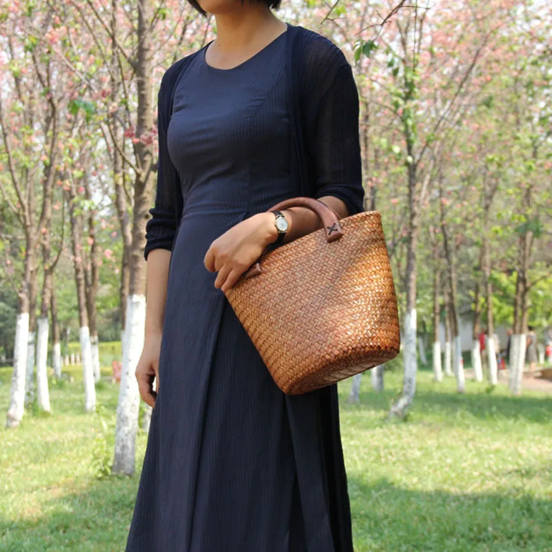 Sac panier avec poignée en bois conçu en osier