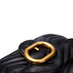 Sac petit format glamour doté d’une chaîne dorée