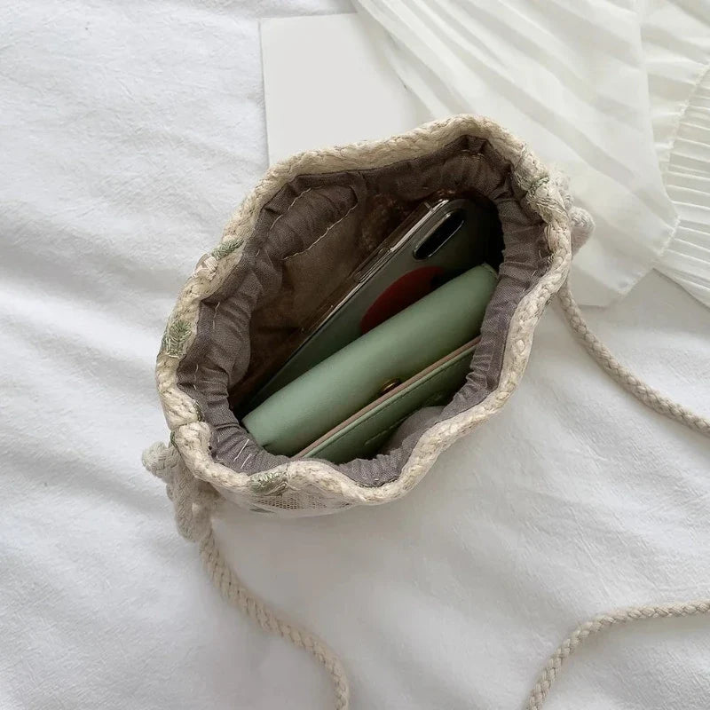 Sac pour femme format bourse avec broderies florales