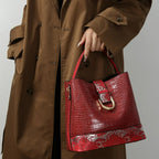 Sac pour femme porté main et portefeuille coordonné