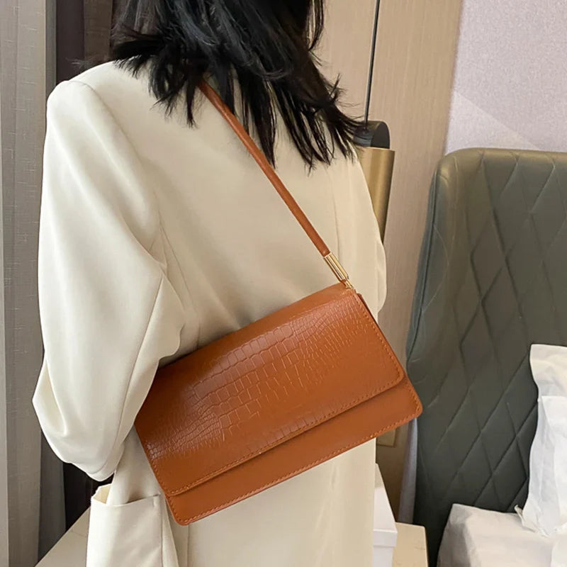 Sac résistant format baguette élégant effet crocodile