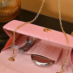 Sac rose au design moderne pour soirée