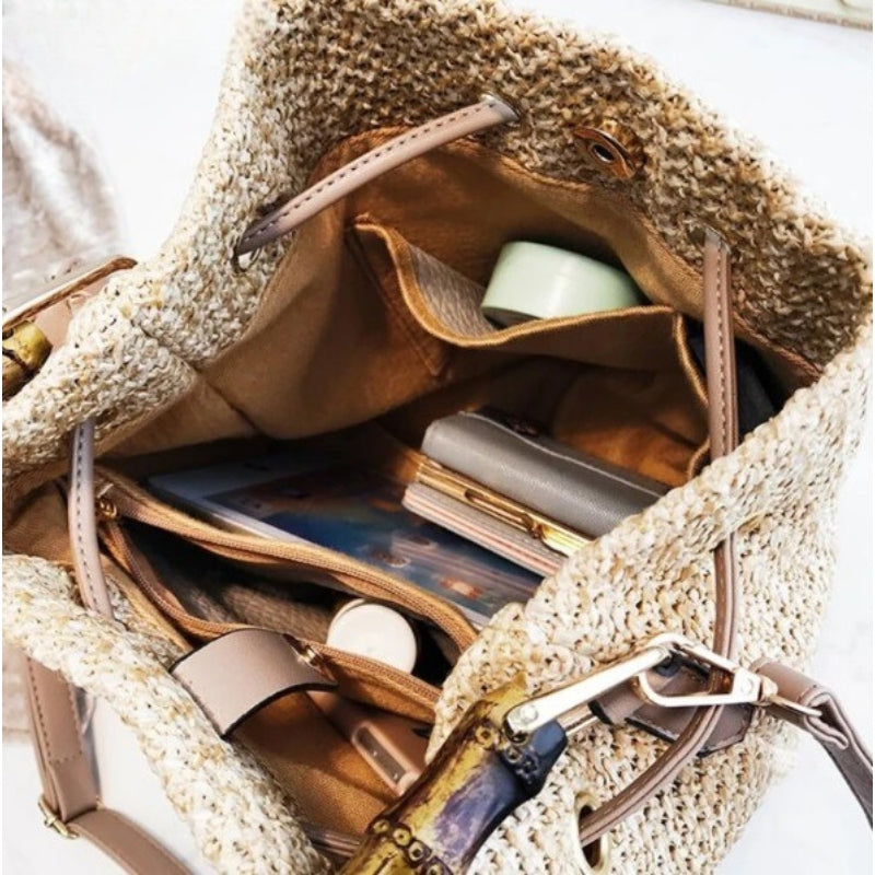 Sac seau conçu en paille