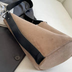 Sac seau féminin porté en bandoulière