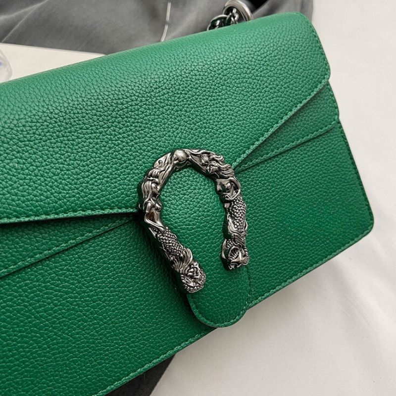Sac sophistiqué rectangulaire à chaîne au style élégant