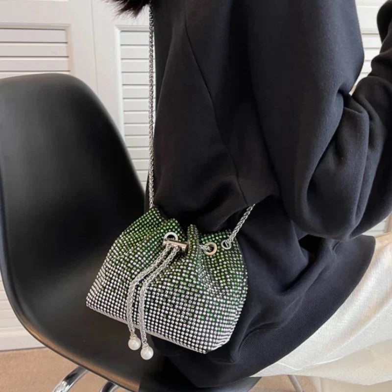 Sac souple à strass au format bourse pour femme