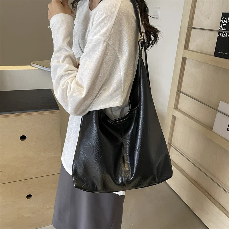 Sac souple et tendance porté à la main ou bandoulière