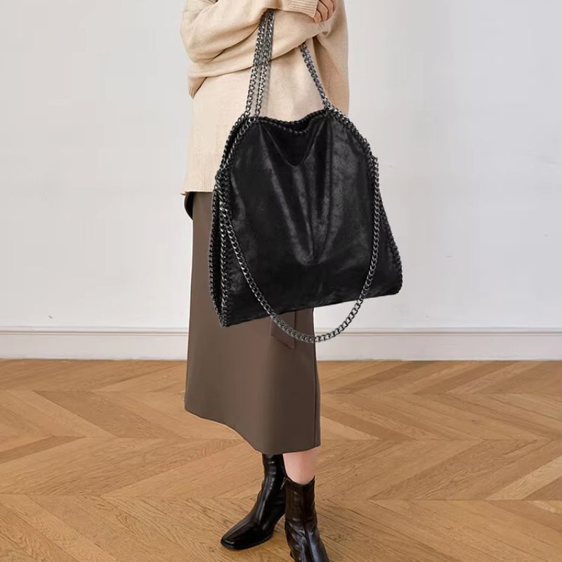 Sac souple noir à bandoulière pour femme