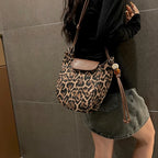 Sac souple pour femme à motif léopard