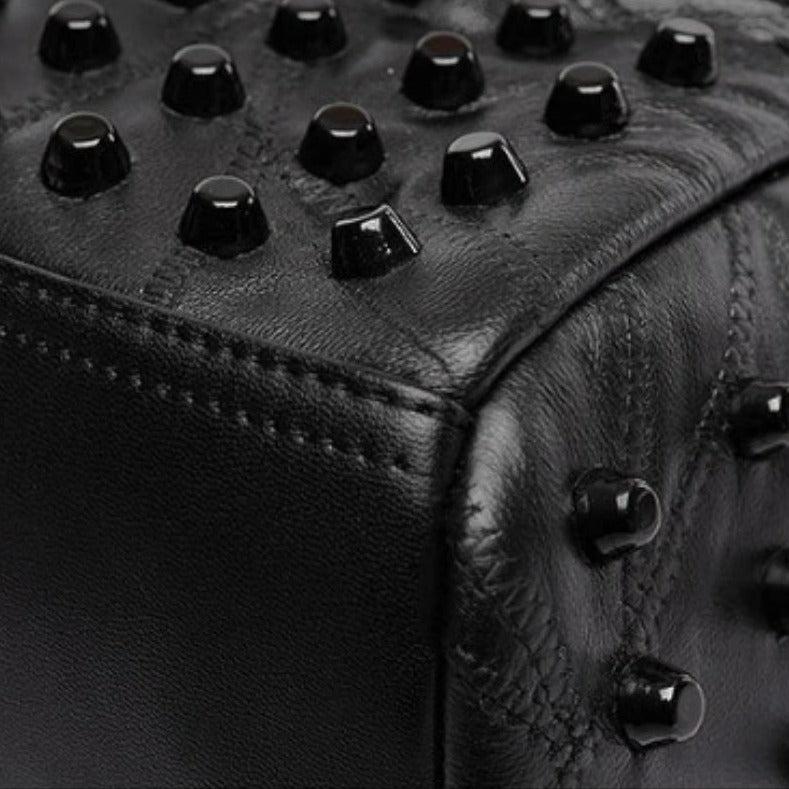 Sac style clouté avec bandoulière