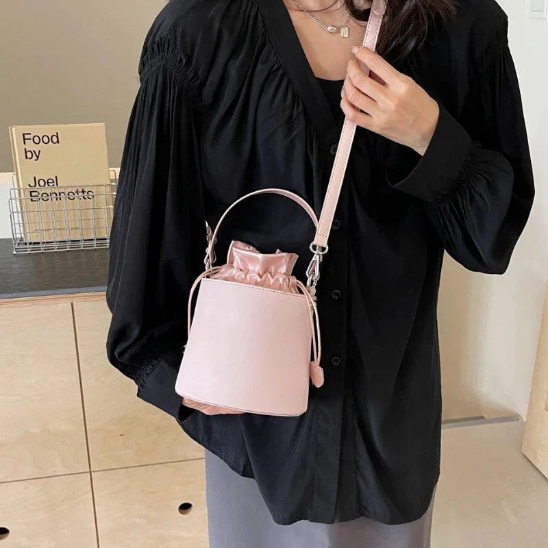 Sac tendance pour femme au style seau rose