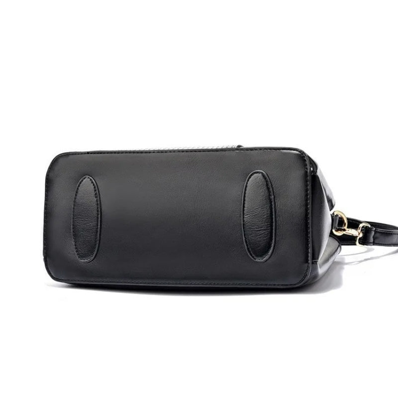 Sac tendance pour femme porté à la main au printemps été