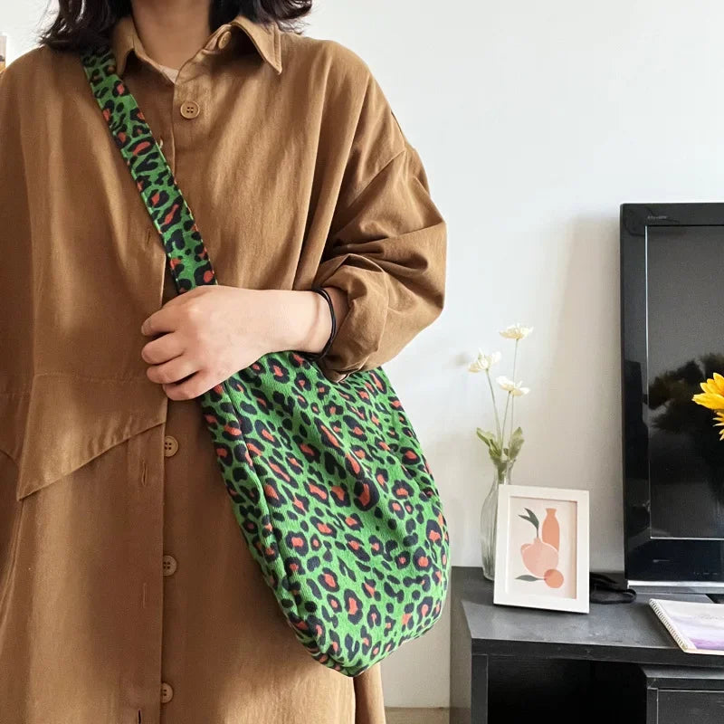 Sac toile vert à imprimé léopard
