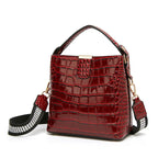 Sac verni façon peau de crocodile