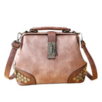 Sac vintage à main dans une teinte brune